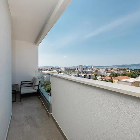 Malo Center - Rooftop, Wifi, Parking * Ζαντάρ